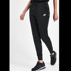 Women Nike Tech Free Joggers